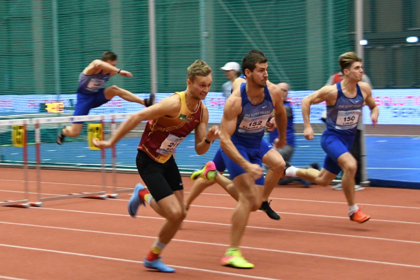 60-m-přek.-muži-vítěz-Michal-Brož-2