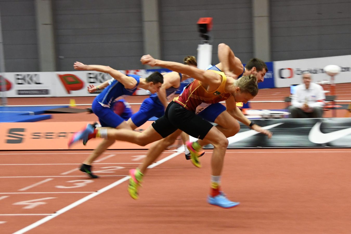 60-m-přek.-muži-vítěz-Michal-Brož-4