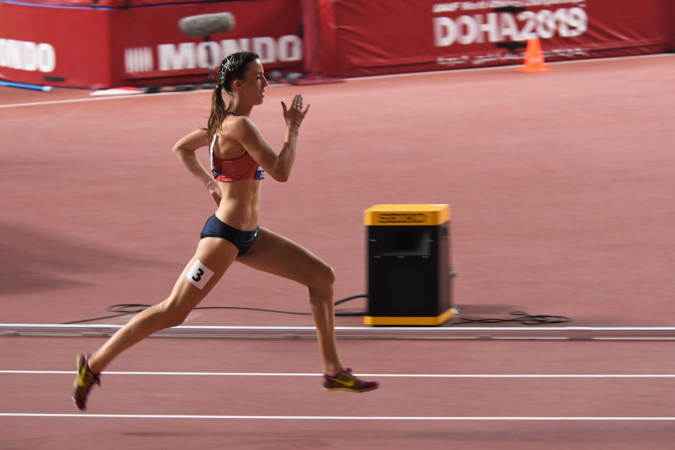 Diana-Mezuliáníková-rozběh-na-800-m-MS-2019-4