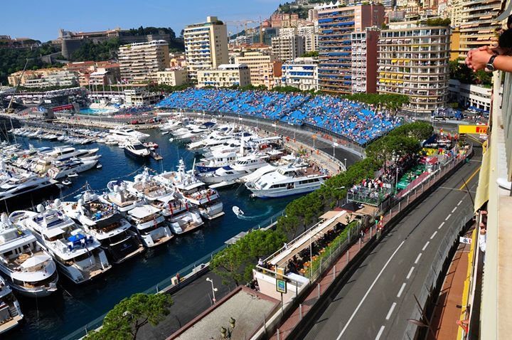 Dz1ng41XgAAnfT_.jpg-large