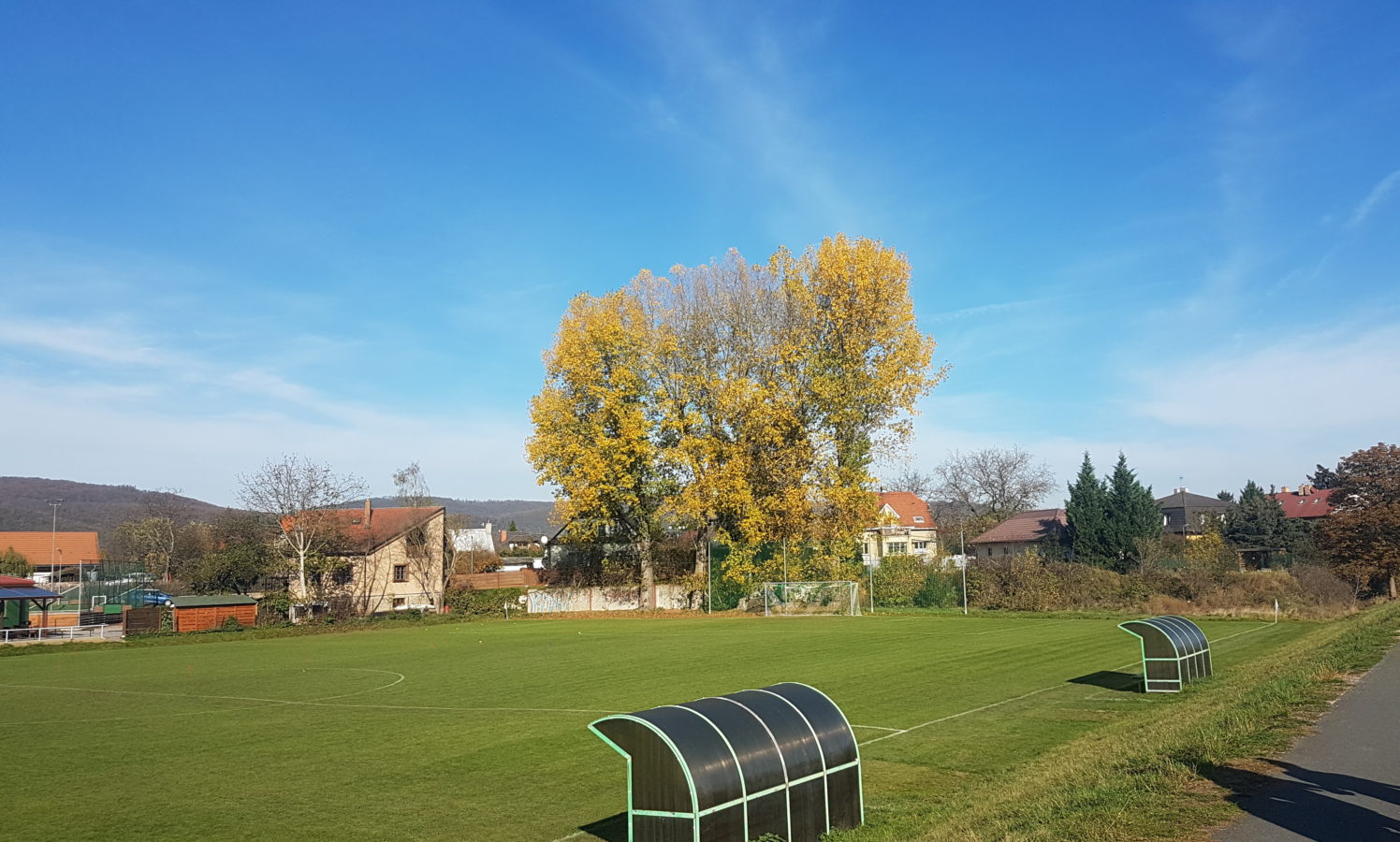 fotbalové hřiště v Letech