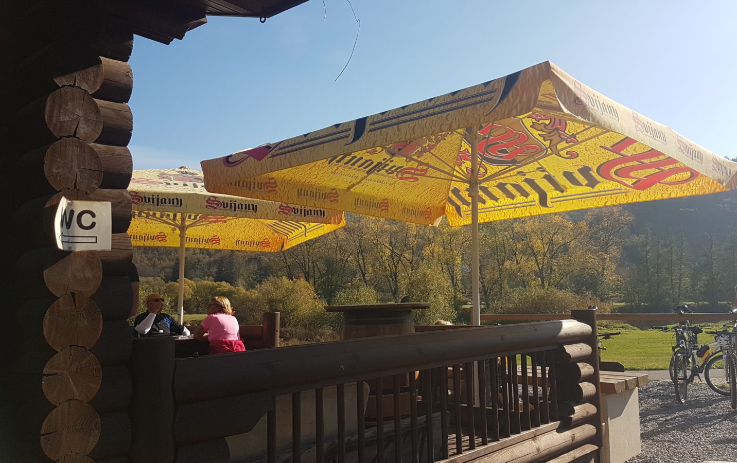 občerstvení U srubu-terasa